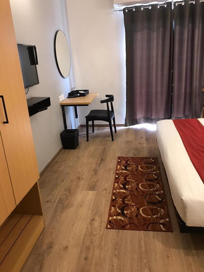 Hotel Aarkay Palace Badarpur Exteriör bild