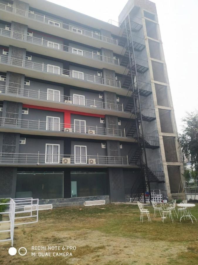 Hotel Aarkay Palace Badarpur Exteriör bild