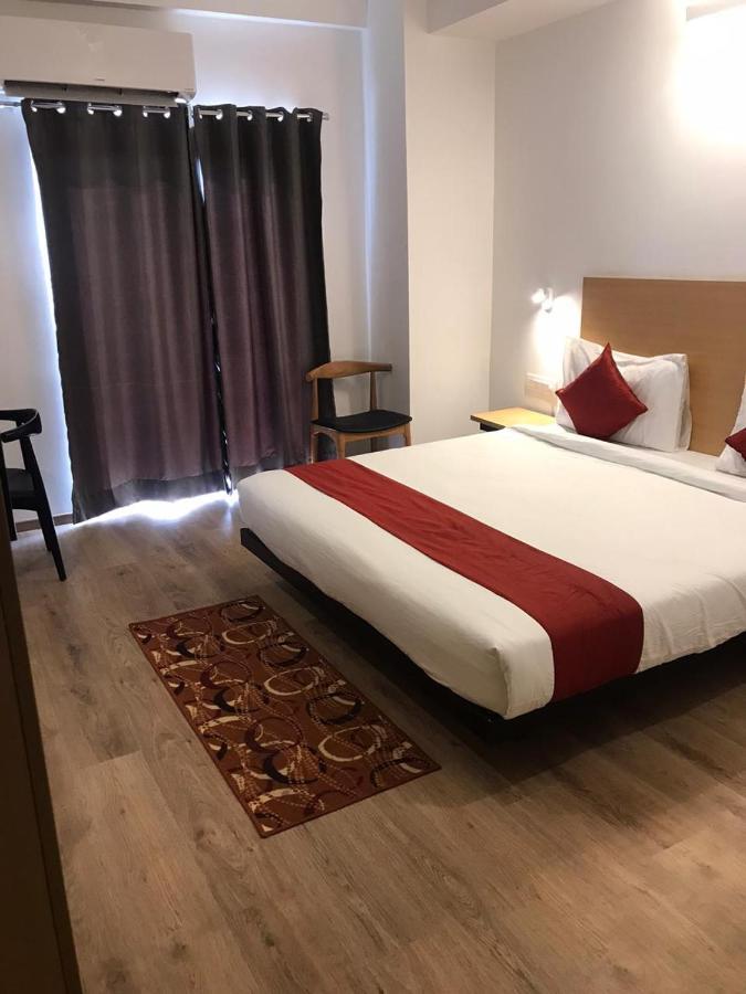 Hotel Aarkay Palace Badarpur Exteriör bild