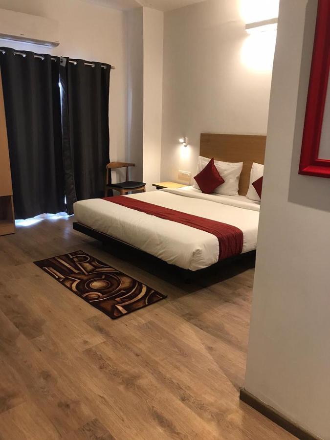 Hotel Aarkay Palace Badarpur Exteriör bild