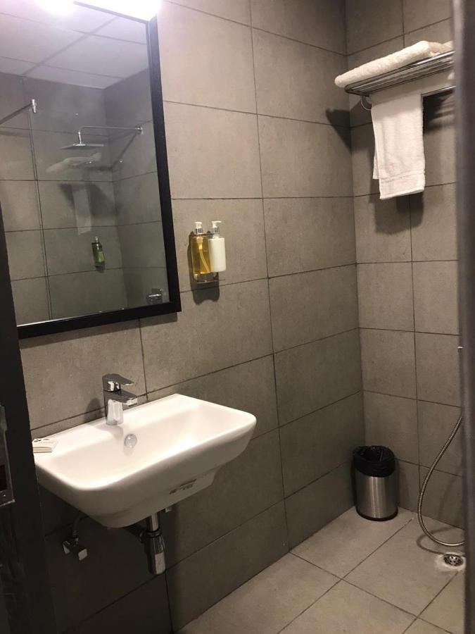 Hotel Aarkay Palace Badarpur Exteriör bild