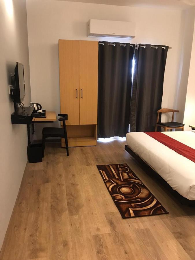 Hotel Aarkay Palace Badarpur Exteriör bild