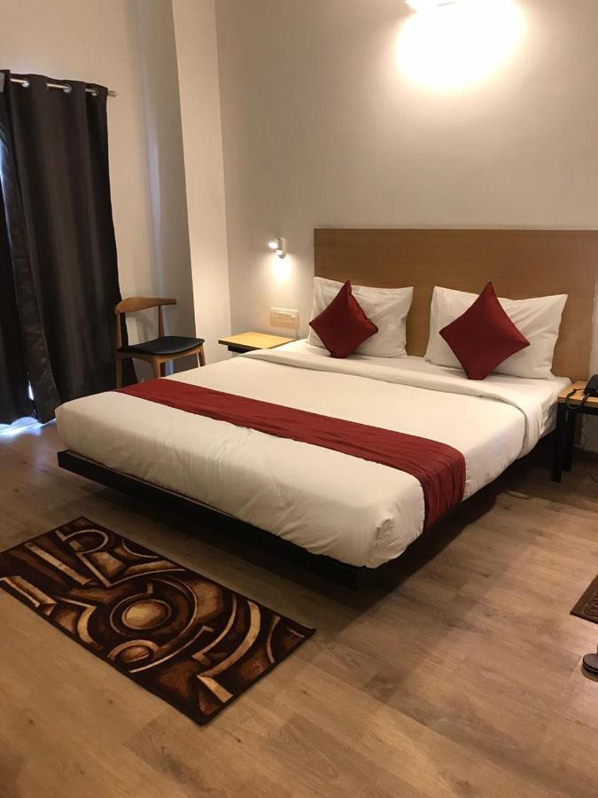 Hotel Aarkay Palace Badarpur Exteriör bild