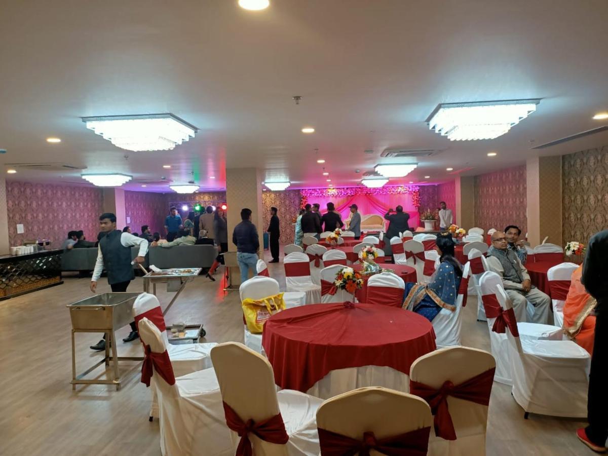 Hotel Aarkay Palace Badarpur Exteriör bild